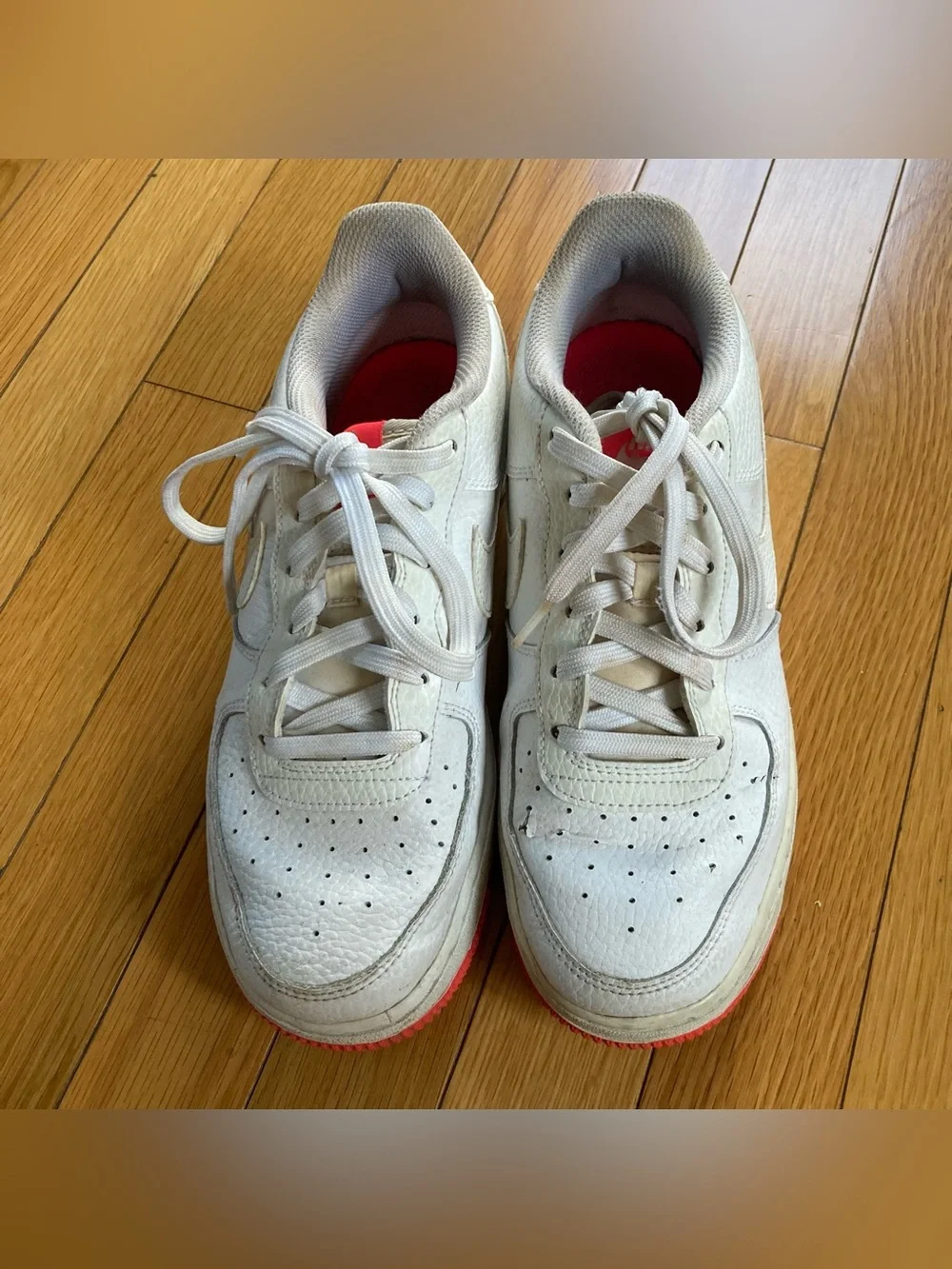 Nike Air Force 1 Low LV8 White Bright Crimson GS Size 6.5Y Sneakers AO2296-101